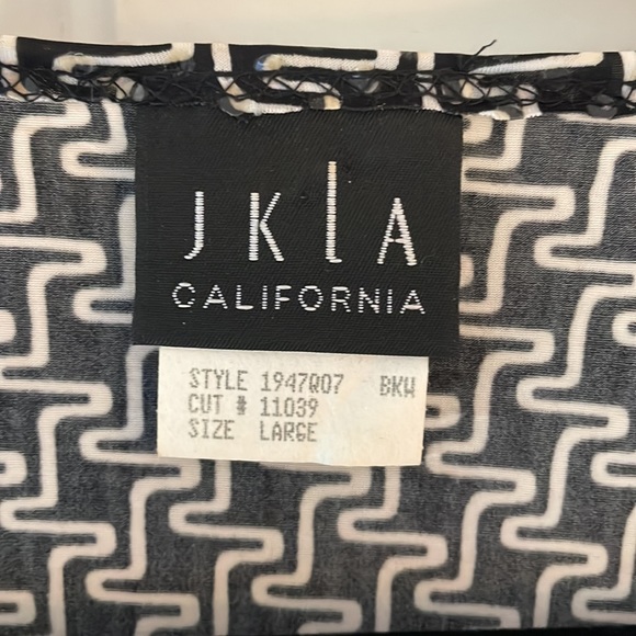 JKLA California Holiday Blouse - Picture 2 of 4